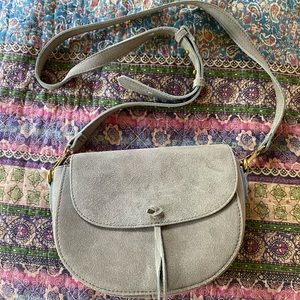 Madewell “The elsewhere tie saddlebag in suede”